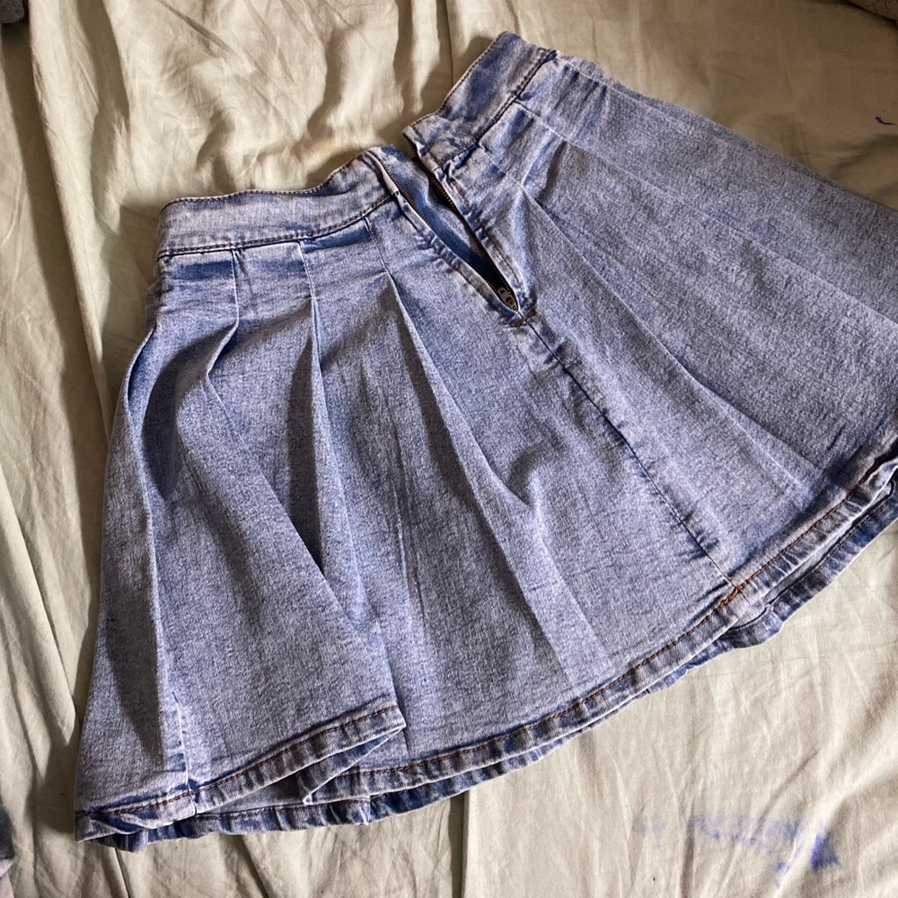 Pleated jean skirt